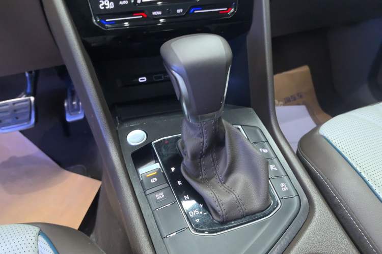 Used Volkswagen Tiguan L 2023 Restyled 330TSI Automatic Two-Wheel Drive R-Line Enhanced Comfort Version