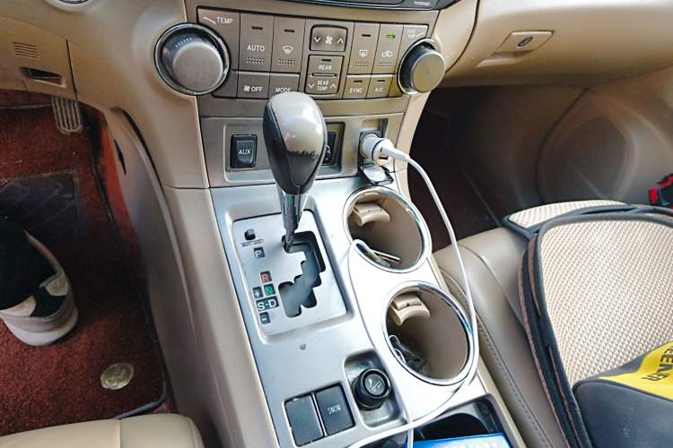 Used Toyota Highlander 2009 2.7L Two-Wheel Drive 7-Seater Luxury Navigation Edition Gear Lever