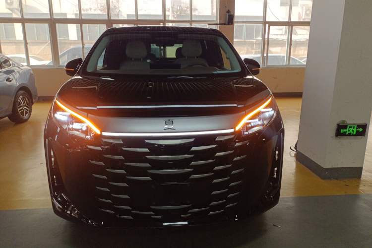 Used BYD Xia 2025 DM-i 1.5T 180km Beyond Edition