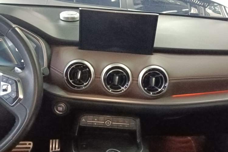 Used Wey VV6 2018 2.0T Two-Wheel-Drive Ultra-Luxury Version China V Standard
