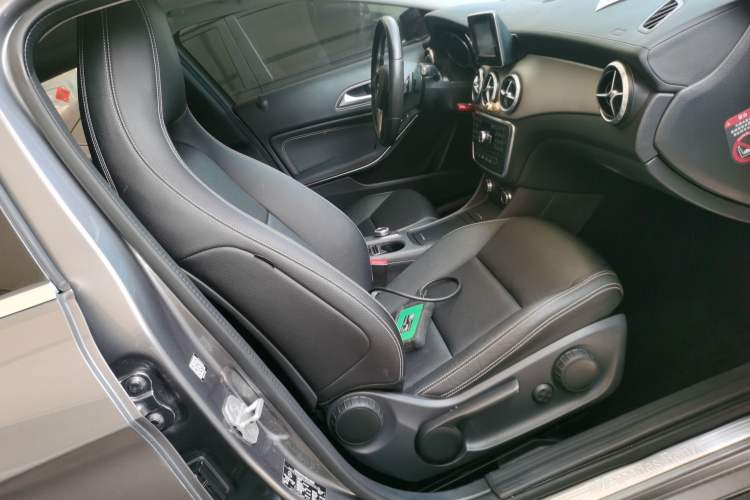 Used Mercedes-Benz GLA 2015 GLA 200 Fashion Model Right Front Seat