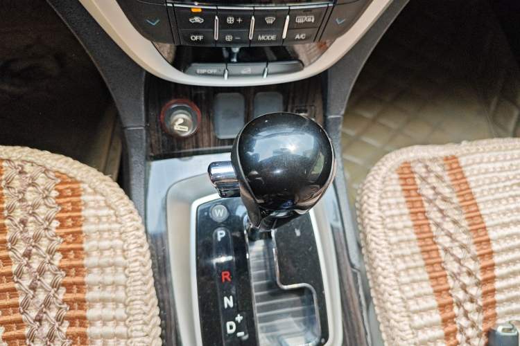 Used GAC Trumpchi GS5 Super 2015 2.0L Automatic Two-Wheel Drive Elite Edition Gear Lever