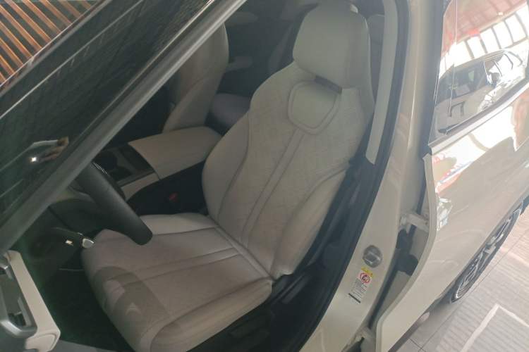 Used BYD Yuan UP 2025 Model 301KM Leading Version
