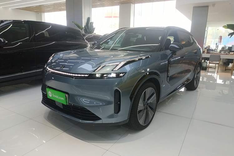 Used Lynk & Co 08 EM-P 2025 220 km All-Wheel-Drive Performance Halo