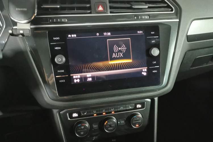 Used Volkswagen Tiguan 2018 330TSI All-Wheel-Drive Innovation Model Audio And AC Panel