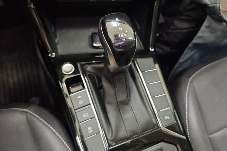 Used Volkswagen Passat 2024 380TSI Starry Dragon Edition Gear Lever