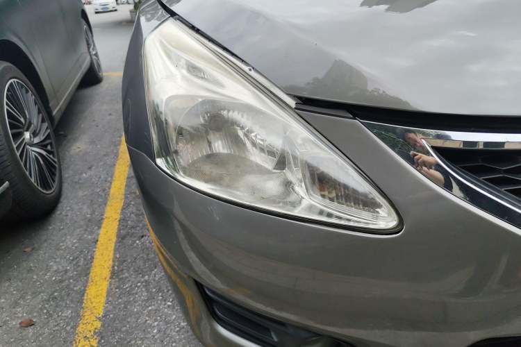 Used Nissan Tiida 2011 1.6L CVT Comfort Model Right Front Headlight
