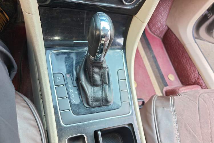 Used Volkswagen Passat 2011 1.8 TSI DSG Prestige Edition Gear Lever