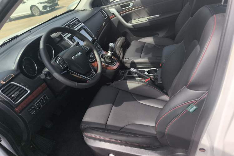 Used Haval H6 2015 Revised Version Sport Edition 1.5T Manual Transmission Two-Wheel Drive Elite Grade