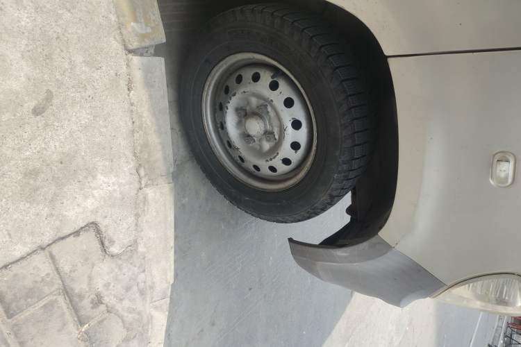 Used Wuling Zhiguang 2013 1.0L Practical Version Right Front Wheel Hub