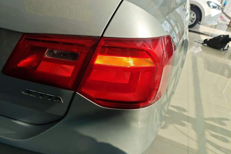 Used Volkswagen Jetta 2015 1.4L Manual Fashion Model