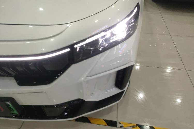 Used VOYAH FREE 2024 Ultra-Long Range Intelligent Driving Version Left Front Headlight