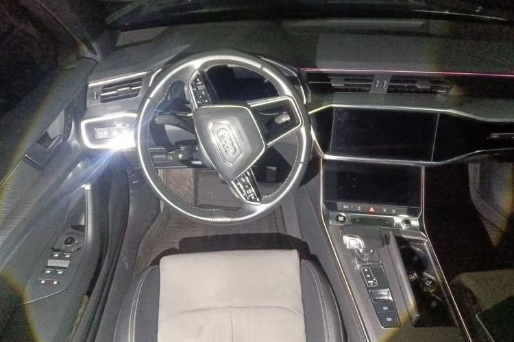 Used Audi A6L 2022 40 TFSI Luxury Dynamic Model Steering Wheel