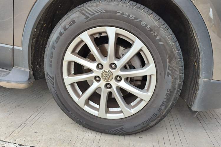 Used Buick Envision 2016 20T Two-Wheel Drive Leading Version Right Front Wheel Hub