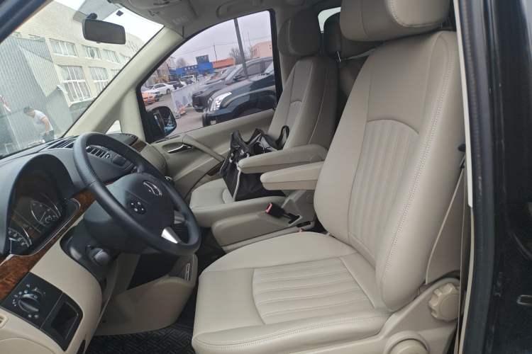 Used Mercedes-Benz Viano 2013 3.0L Comfort Edition