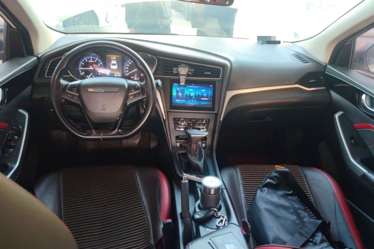 Used Venucia D60 2018 1.6L CVT Smart Connect Elite Edition Center Console