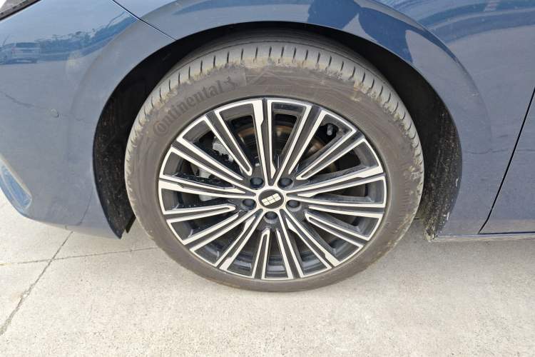 Used Geely Galaxy A7 2025 Model EM-i 150km Starship Edition Left Front Wheel Hub