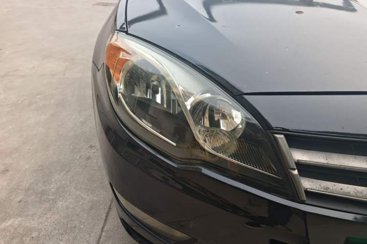 Used Soueast V5 Lingzhi 2012 1.5L Manual Comfort Edition Right Front Headlight