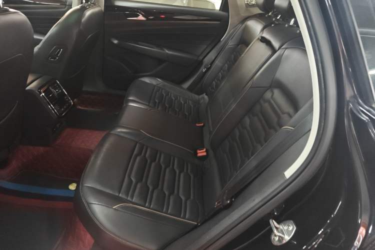 Used Volkswagen Passat 2020 Facelift 330TSI Elite Edition China VI Standard Left Rear Seat