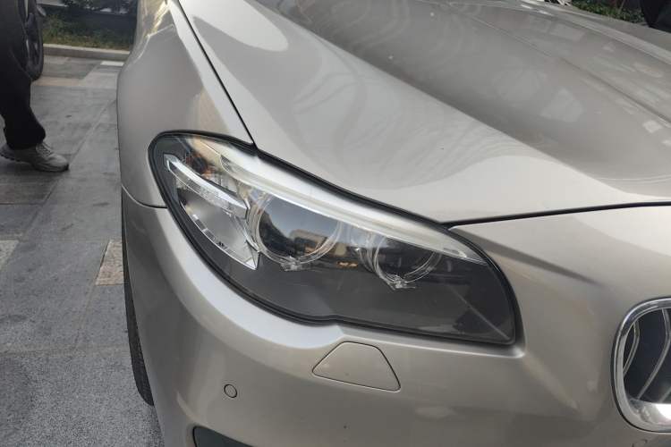 Used BMW 5 Series 2014 528Li Leading Model
