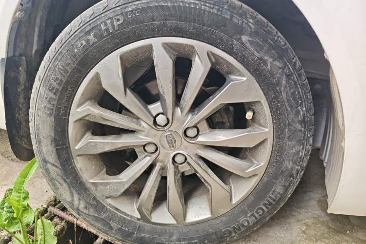 Used Geely Auto Vision 2016 1.5L Automatic Happiness Edition Right Front Wheel Hub