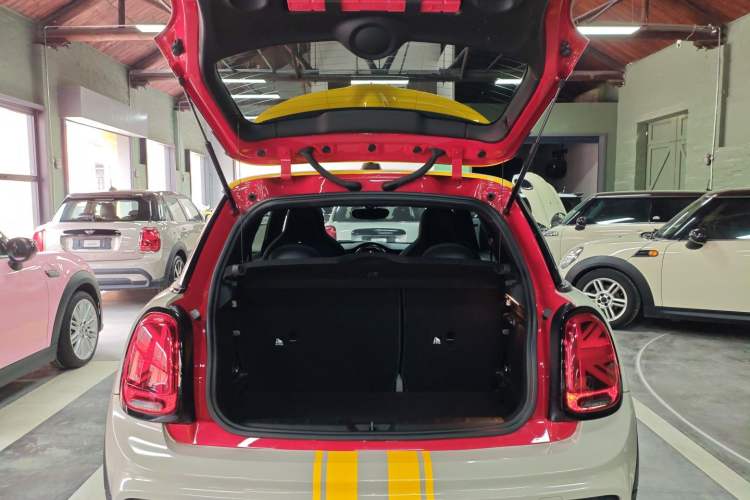 Used MINI 2019 2.0T COOPER S Racing Driver Trunk