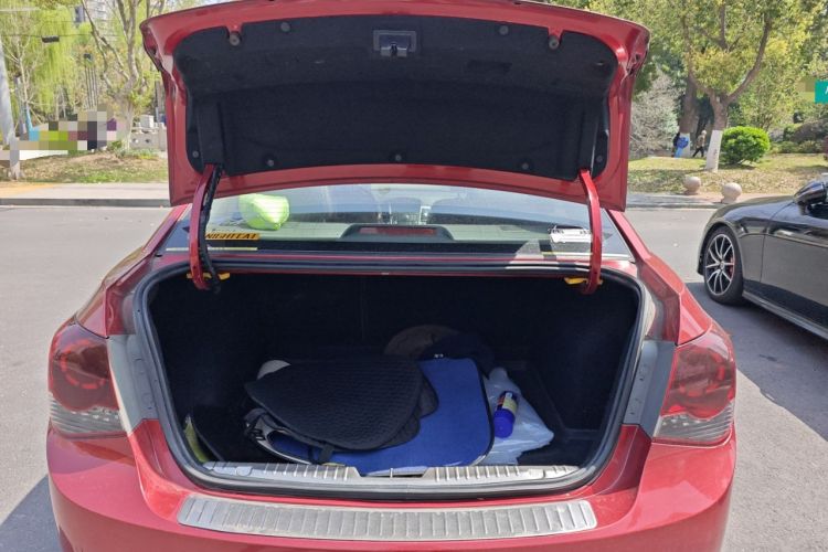 Used Chevrolet Cruze 2013 1.6L SE MT Trunk