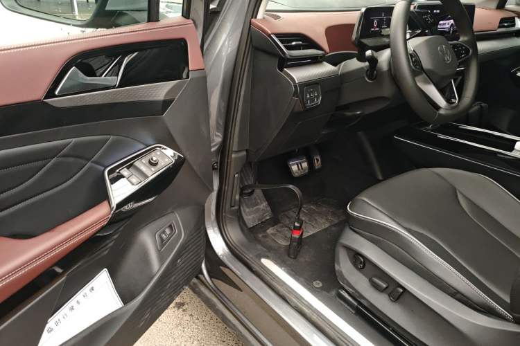 Used Volkswagen ID.6 X 2023 Pure Long-Range Version Driver Seat