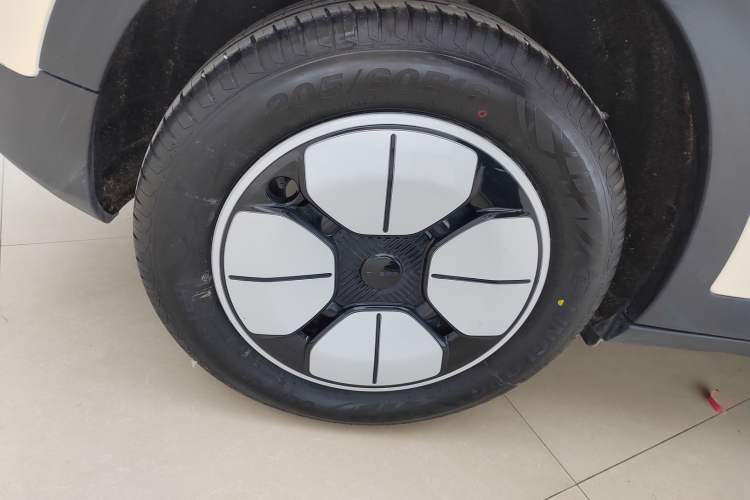 Used Geely Galaxy Geome 2025 310km Youth Edition Right Rear Wheel Hub