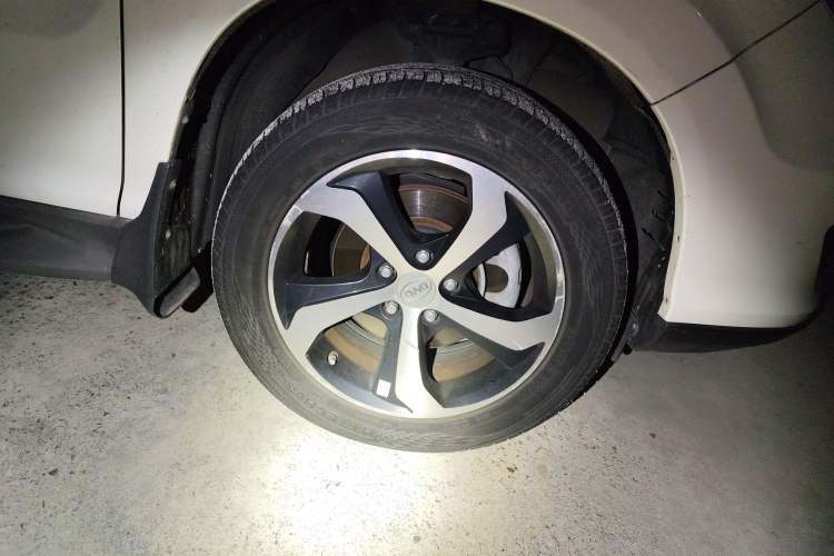 Used BYD S7 2015 2.0T Upgraded Automatic Luxury Version Right Front Wheel Hub