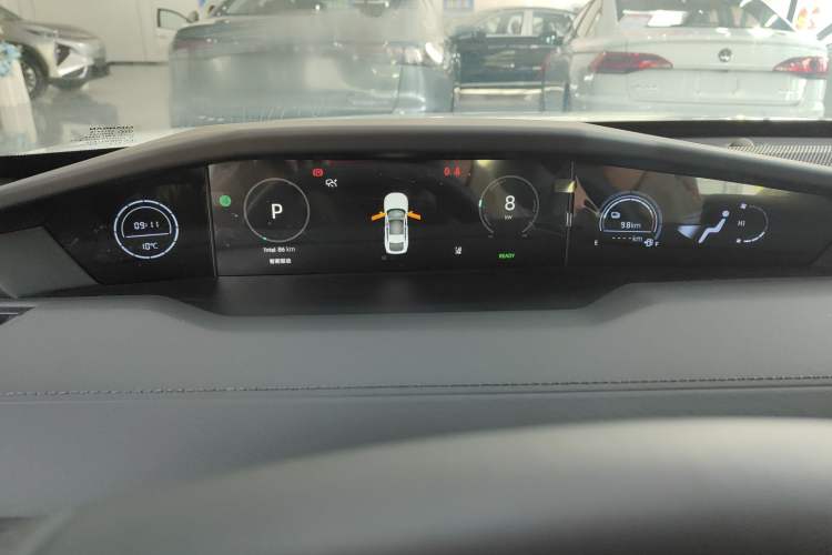 Used Changan UNI-V iDD 2024 Blue Whale Smart Electric iDD 136km ZhiKu Model
