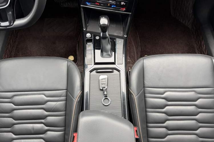 Used Volkswagen Passat 2020 330TSI Elite Edition China VI Gear Lever