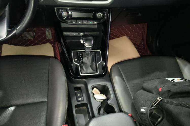 Used Kia Sportage R 2019 2.0L Automatic Smart Luxury Edition Gear Lever