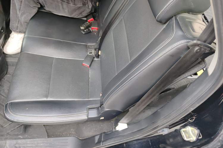 Used JMC Yusheng S350 2016 2.0T Automatic 4x4 Gasoline Luxury Version with Sunroof 7 Seats Left Rear Seat