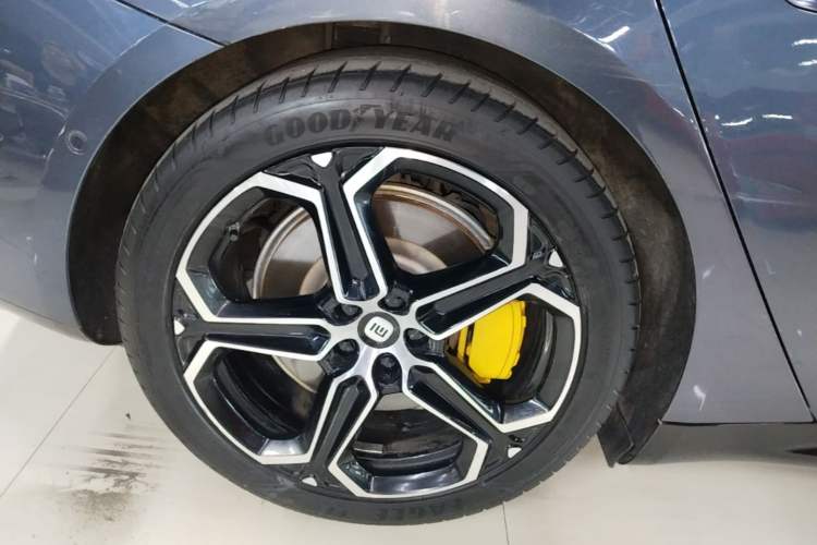 Used Xiaomi Auto SU7 2024 Four-Wheel Drive Ultra-Long Range Advanced Intelligent Driving Max Edition
