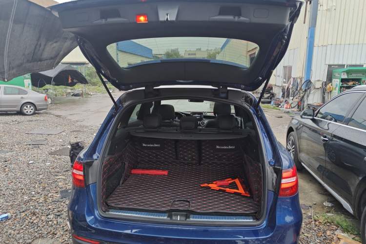 Used Mercedes-Benz GLC 2018 GLC 200 4MATIC Trunk