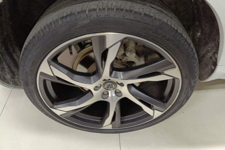 Used Volvo XC90 2018 T6 Prestige 7-Seater Right Rear Wheel Hub