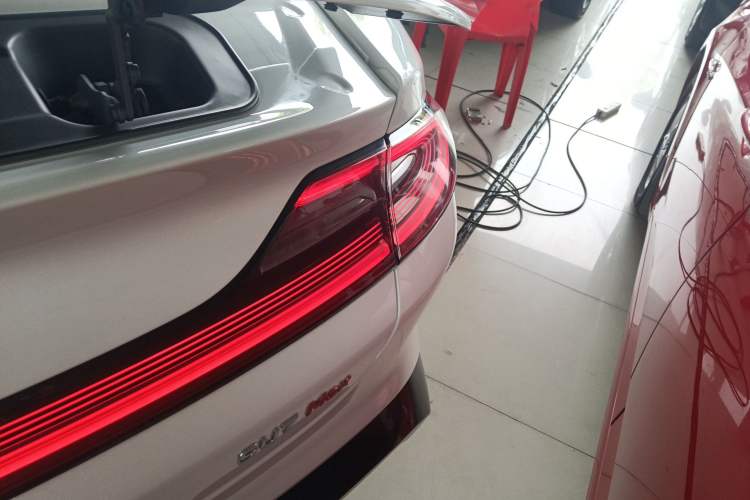 Used Xiaomi Auto SU7 2024 Four-Wheel Drive Ultra-Long Range Advanced Intelligent Driving Max Edition Right Rear Taillight