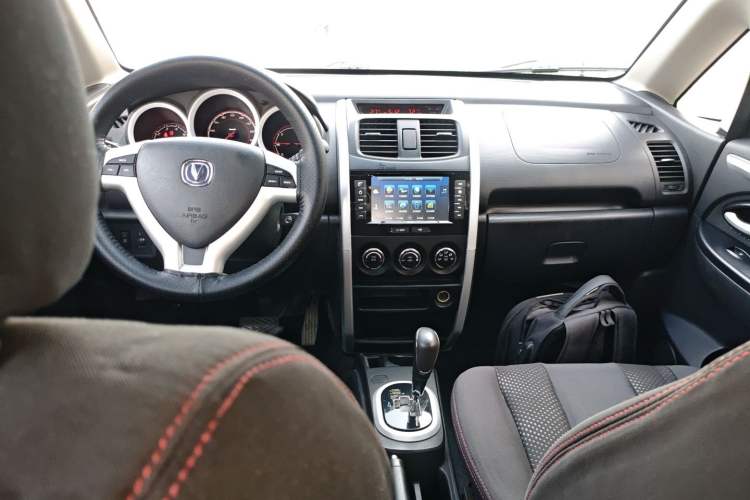 Used CHANGAN CX20 2014 1.4L IMT Sunroof Navigation Version China IV Standard Center Console