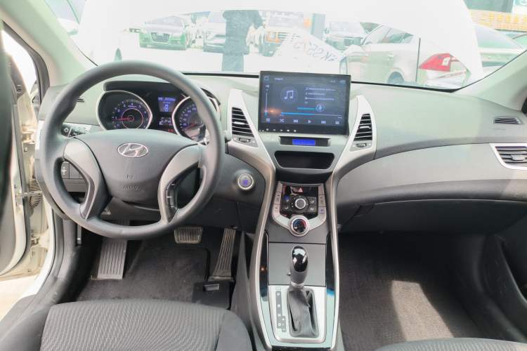 Used Hyundai Elantra (5th Generation / Langdong) 2015 1.6L Automatic Leading Model Audio And AC Panel