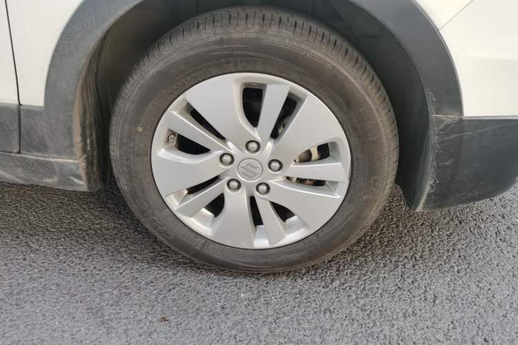 Used Suzuki S-Cross 2015 1.6L CVT Two-Wheel Drive Entry-Level Trim Right Front Wheel Hub