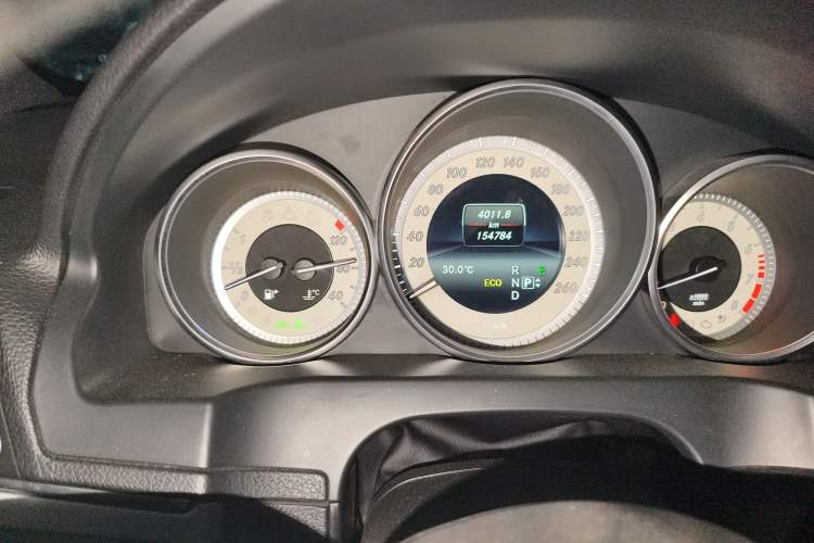 Used Mercedes-Benz E-Class 2014 E 260 Coupe Odometer Close Up