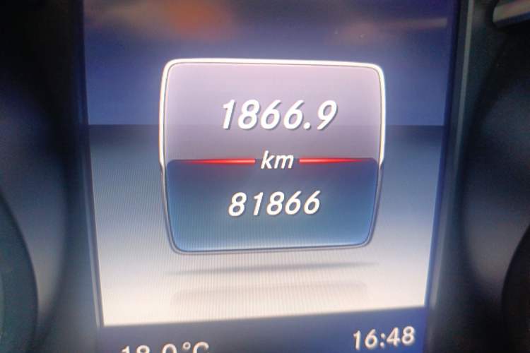 Used Mercedes-Benz GLC 2019 Facelift GLC 260 L 4MATIC Luxury Model Odometer Close Up