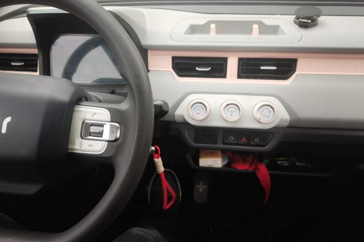 Used Chery QQ Ice Cream 2022 120km Conical Shape Lithium Iron Phosphate
