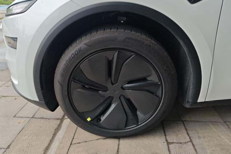 Used Tesla Model Y 2026 Model Long-Range Rear-Wheel-Drive Version Left Front Wheel Hub