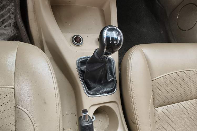 Used Wuling Hongguang 2015 1.5L S Base Model China IV Gear Lever