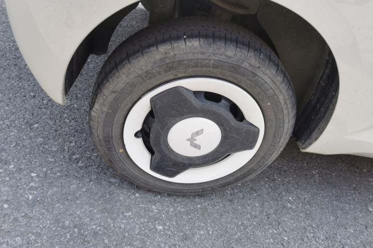 Used Wuling Hongguang MINIEV 2024 3rd Generation 215km Youth Edition Right Rear Wheel Hub