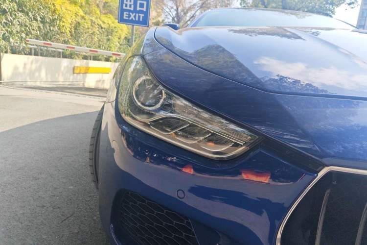 Used Maserati Ghibli 2014 3.0T Standard Edition Right Front Headlight