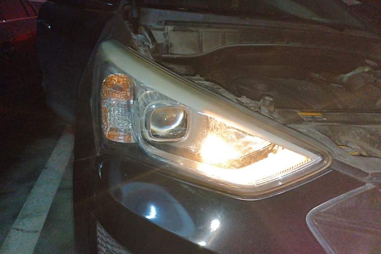 Used Hyundai Santa Fe 2013 2.4L Automatic Two-Wheel Drive Smart Version