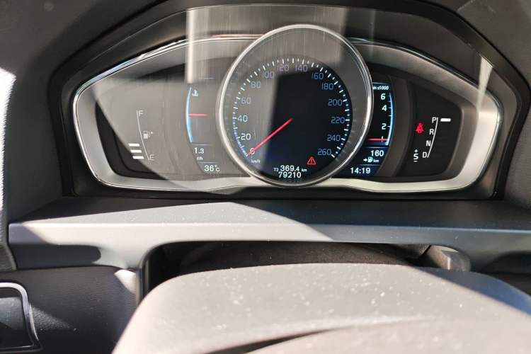 Used Volvo V60 2014 Restyled T5 Zhiya Edition Odometer Close Up